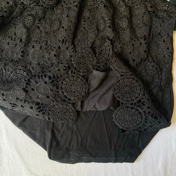 Belldini Women Lace Blouse size L Short Sleeve 24” Length Floral Black - Picture 7 of 8